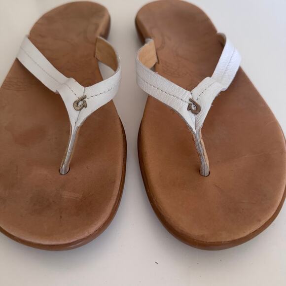OluKai Women's Honu White Leather Slip On Flip Flop Sandals Size 9 - Picture 2 of 5